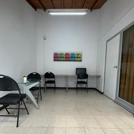 Hostal Lleras Calle 8-2